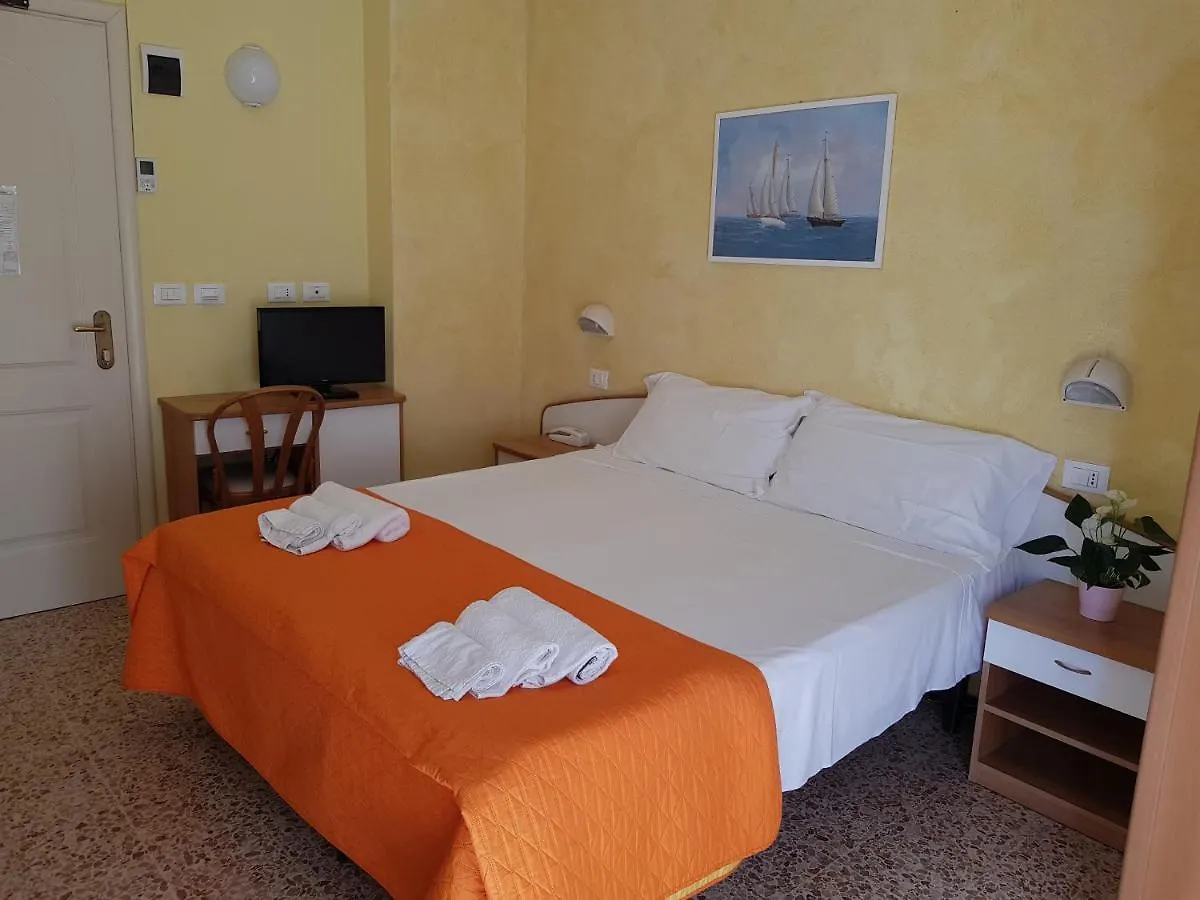 Hotel Naica Римини