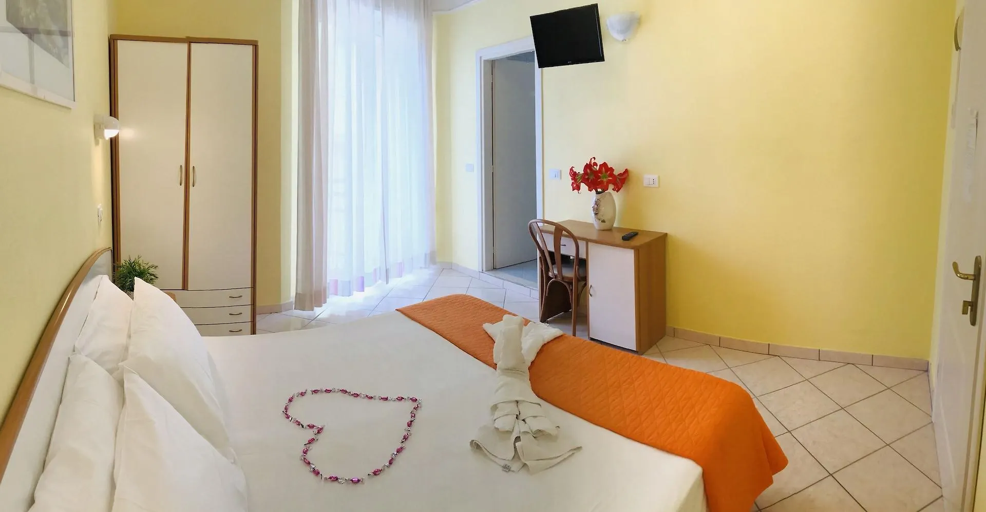 ***  Hotel Naica Римини Италия
