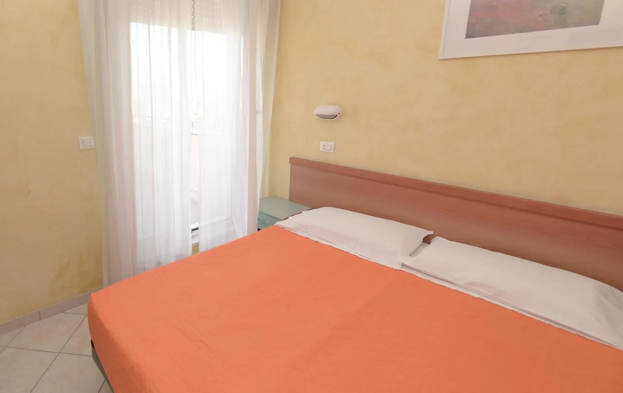 Hotel Naica Римини
