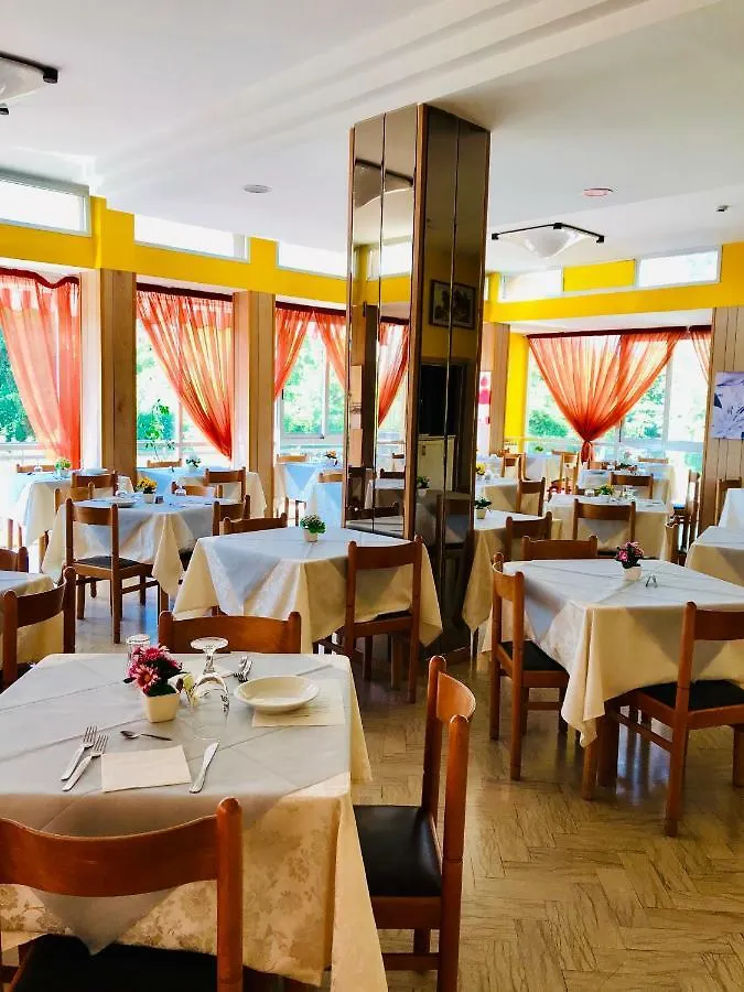 Hotel Naica Римини